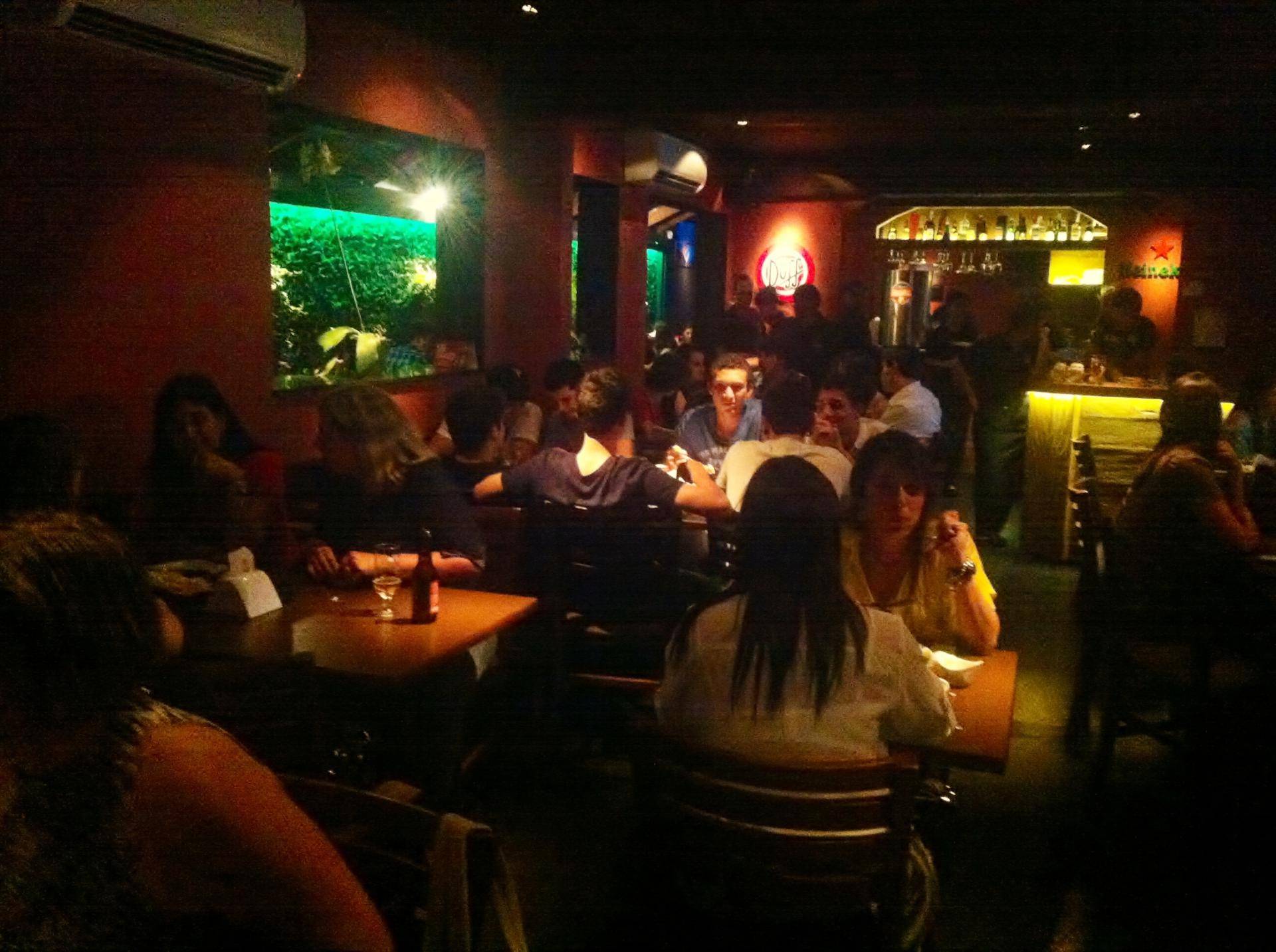 Bares com Vista Panorâmica: Aprecie a Cidade Enquanto Saboreia Seu Drink - inspiração 1