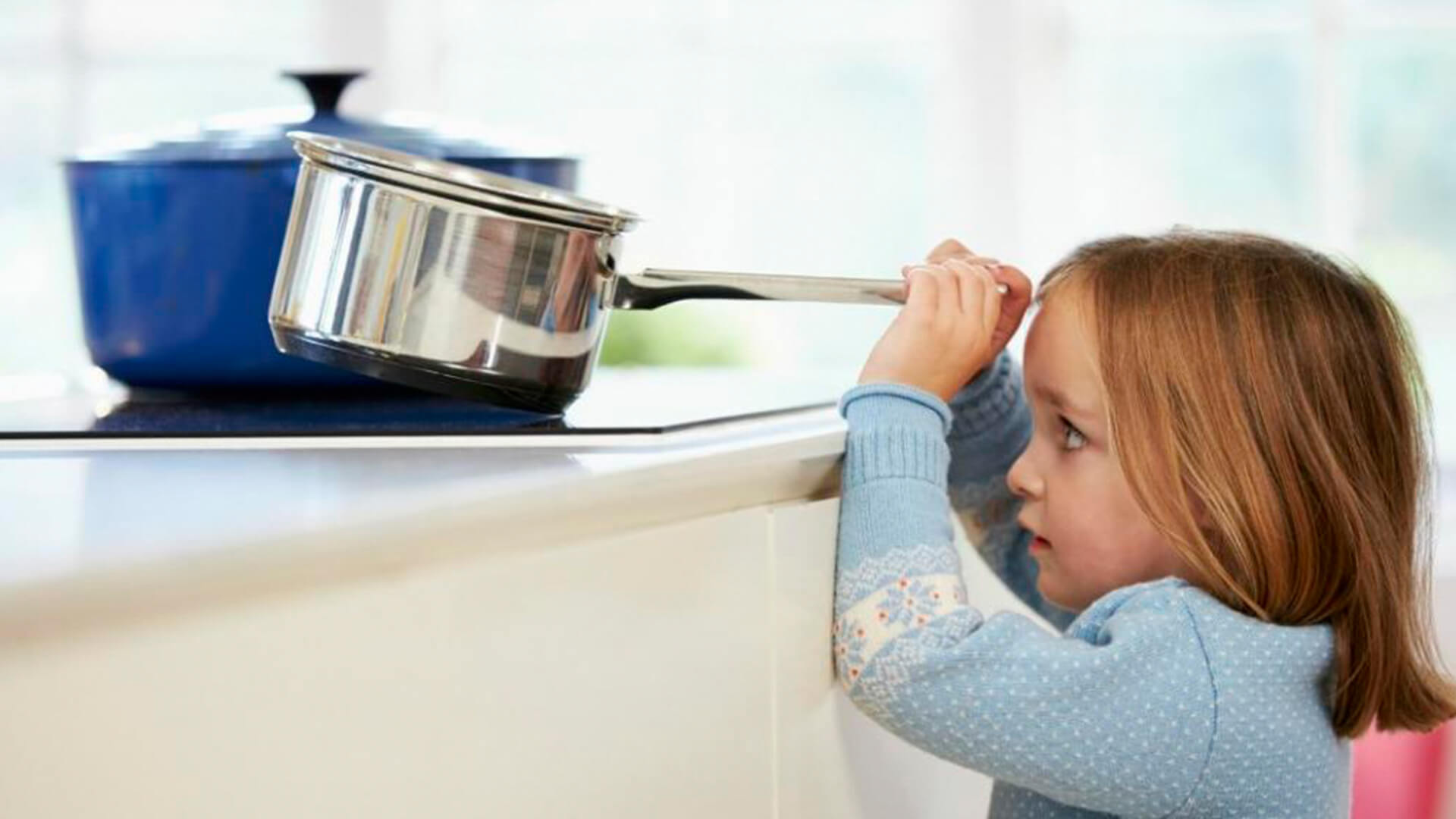 Altura é Armadilha: Cuidados Cruciais com Janelas e Móveis - inspiração 2