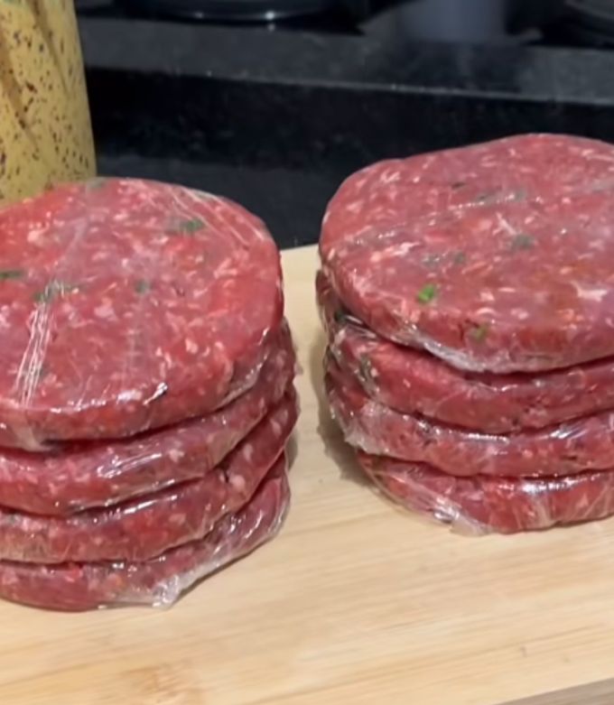 Montagem Estratégica: Camadas que Garantem Sabor e Firmeza - inspiração 2