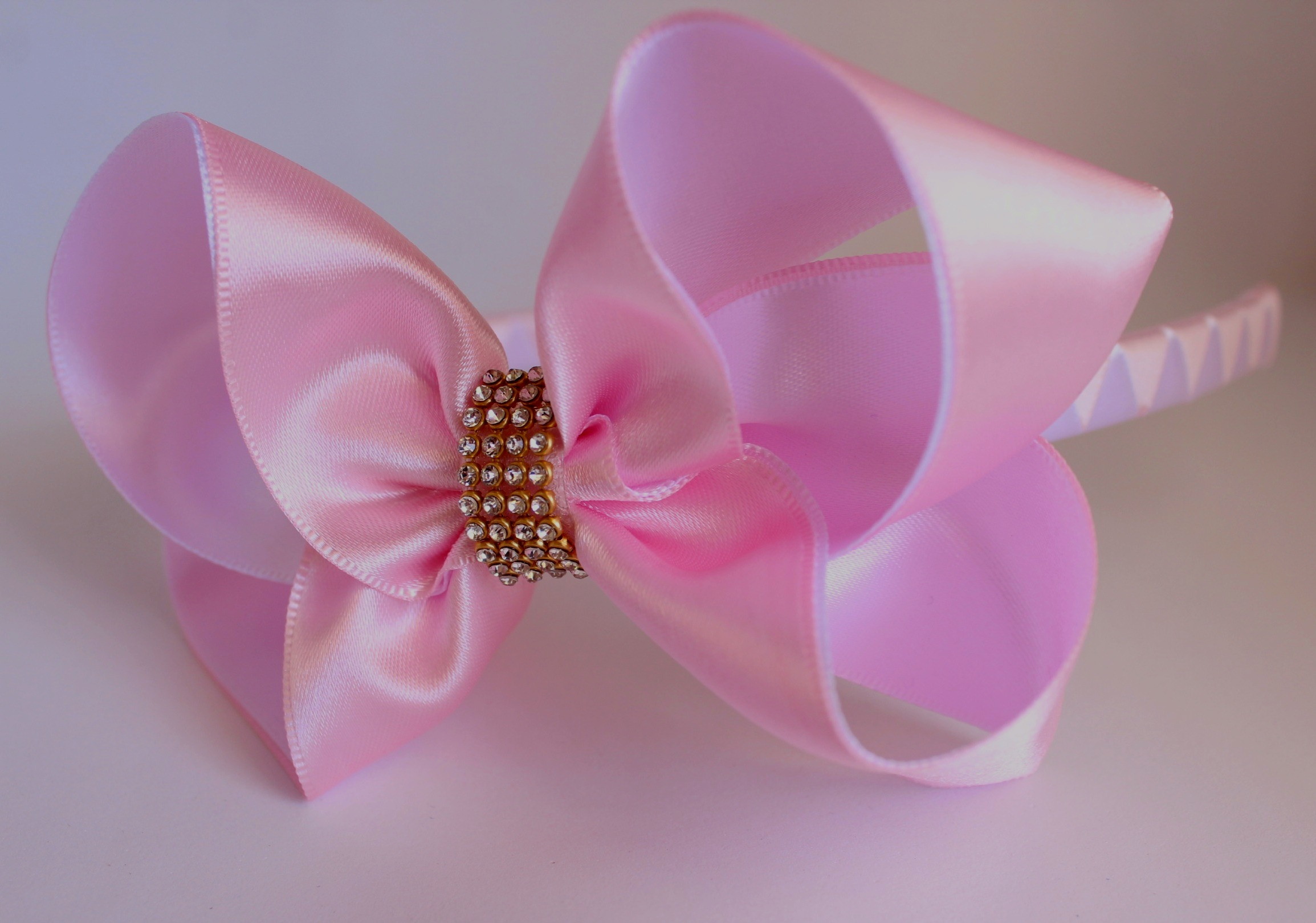 Onde Usar Seu Laço de Cetim: Versatilidade em Ação - inspiração 2