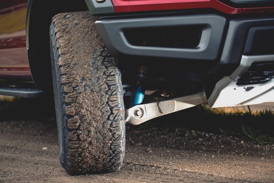 O Teste do 'Balanço': Verificando a Firmeza da Suspensão Manualmente - inspiração 1