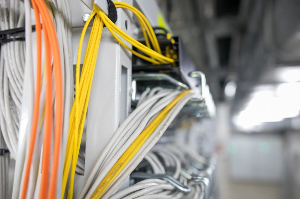 Soluções Criativas para Esconder Cabos e Evitar Bagunça Visual - inspiração 2