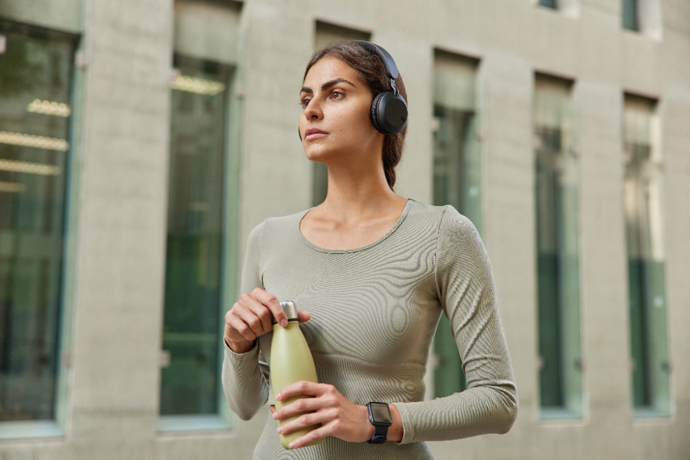 Controles intuitivos: ajuste o volume e pule faixas sem parar - inspiração 2