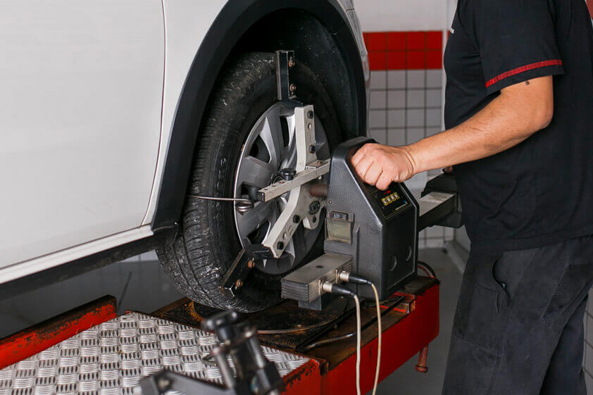 Deslocamento do Eixo (Scrub Radius): A Relação Entre o Centro da Roda e o Pivô - inspiração 2