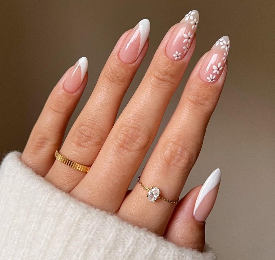 Minimalismo Chique: Unhas Nudes e com Detalhes Sutis - inspiração 2