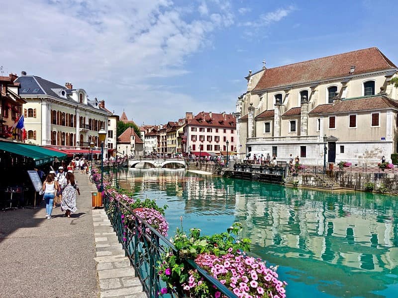 Annecy: A Veneza dos Alpes Franceses e Seus Encantos no Verão