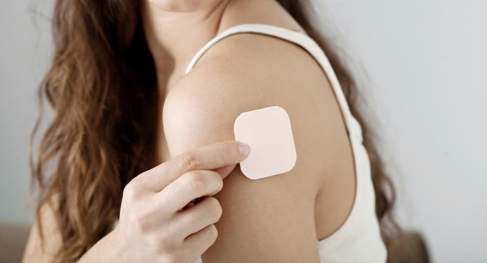 5 ideias de títulos:
1. Adesivo Evra: Guia Completo de Uso e Benefícios
2. Evra vs. Pílulas: Qual o Melhor Anticoncepcional para Você?
3. Tudo Sobre o Adesivo Anticoncepcional: Mitos e Verdades
4. Como Trocar o Adesivo Evra Corretamente: Passo a Passo
5. Onde Comprar o Adesivo Evra e Dicas de Preço