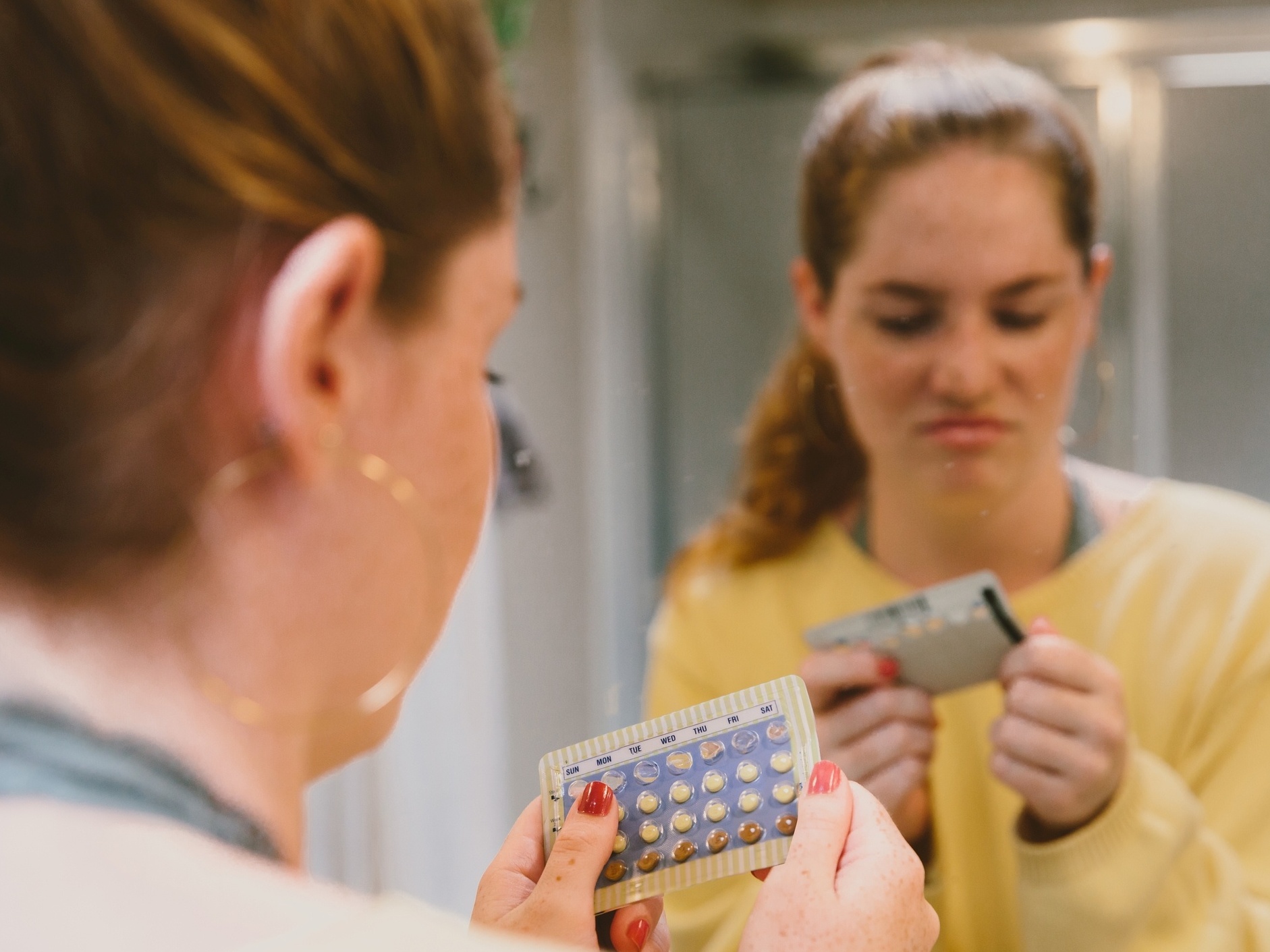 Ciproterona, Drospirenona e Dienogeste: Qual o Melhor Anticoncepcional para Acne Grave?