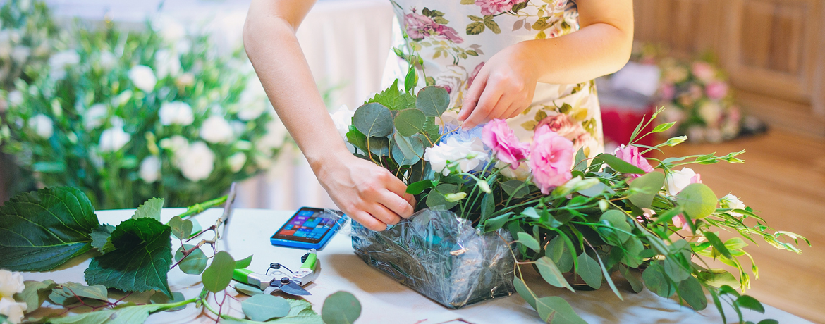 ideias arranjos de flores para sala