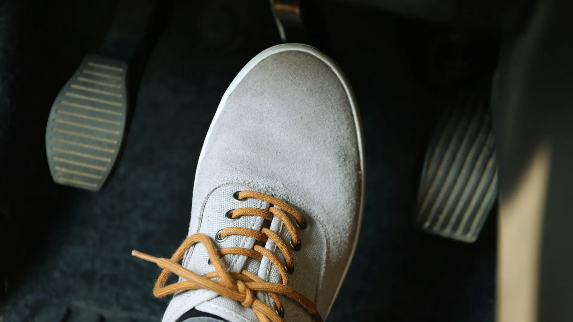 Guia Completo: Como Identificar e Resolver o Chiado no Freio do Carro