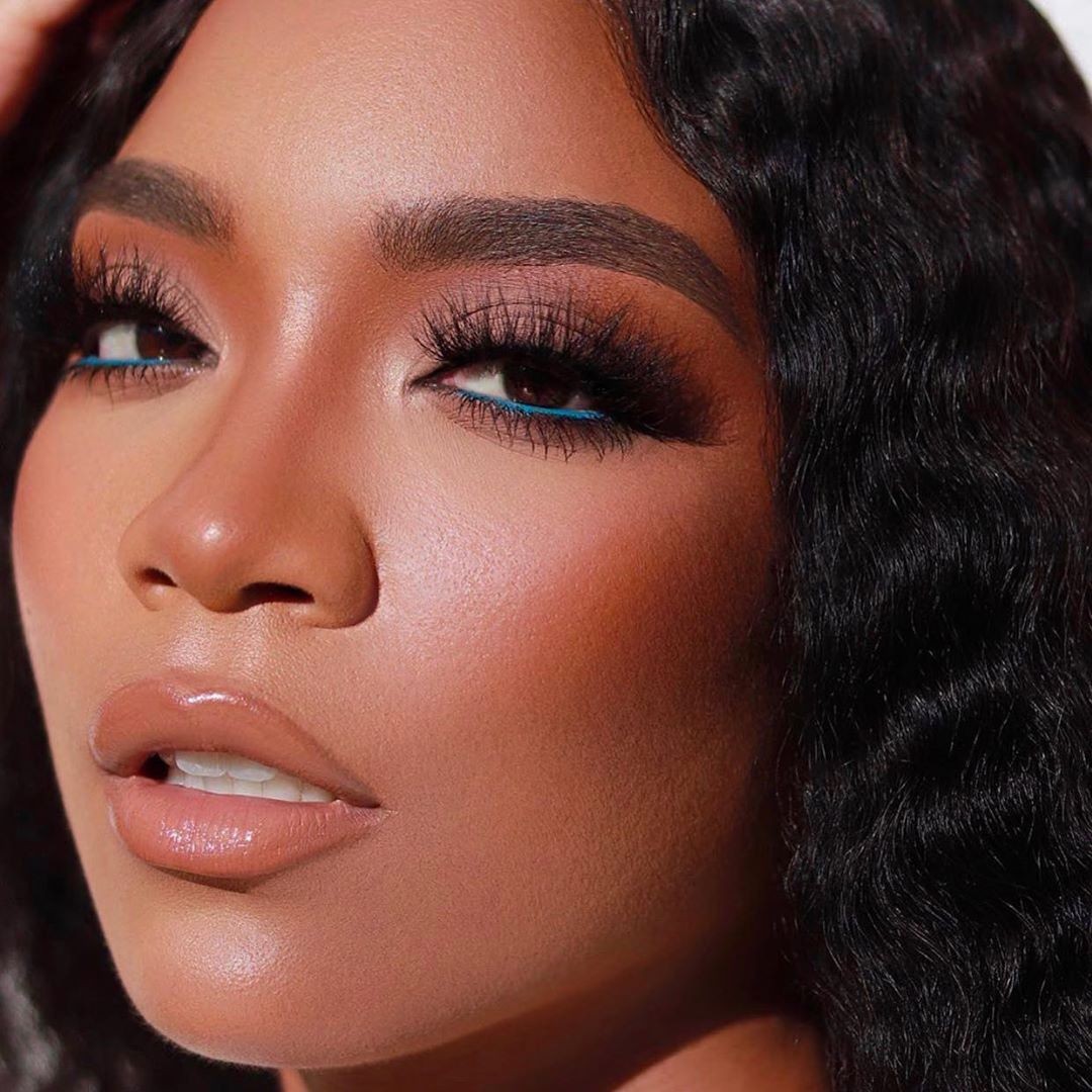 5 ideias de títulos:
1. Guia Completo: Como Escolher a Base Matte Perfeita para Sua Pele
2. Base Matte vs. Base Luminosa: Qual a Melhor para Você?
3. Os 5 Melhores Segredos para uma Pele Matte Impecável com Base Líquida
4. Base Matte: A Aliada Ideal para Dias Longos e Pele Oleosa
5. Dicas de Ouro: Aplicando Base Matte para um Acabamento Profissional