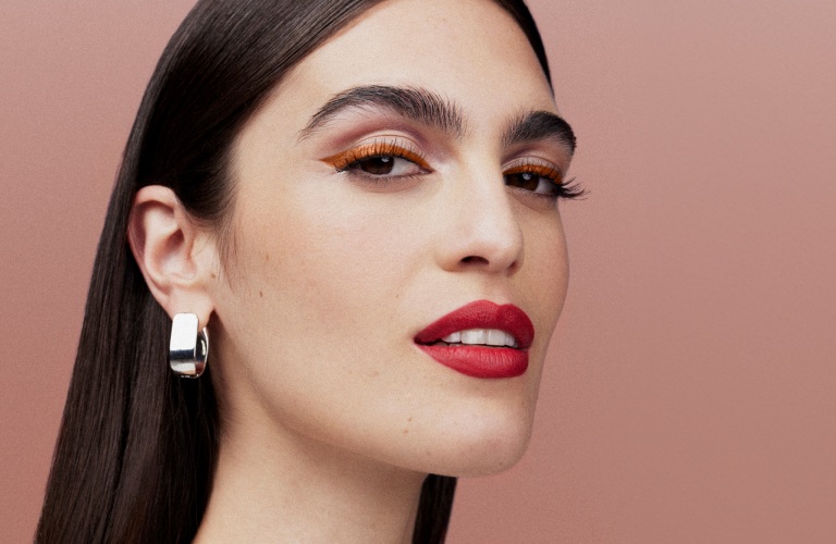 Batom Acetinado de Luxo: Vale o Investimento? Análise Completa