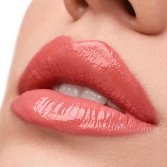 Os Ingredientes Secretos por Trás da Hidratação dos Batons Acetinados