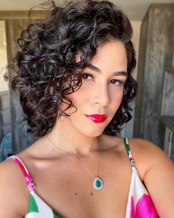 5 ideias de títulos:
1. Big Chop: O Guia Completo para o Grande Corte
2. Cortes de Cabelo para Big Chop: Inspire-se!
3. Pós-Big Chop: Cuidados Essenciais para Cabelos Naturais
4. Transição Capilar: Tudo Sobre o Big Chop e Seus Estilos
5. Big Chop: Transformação e Empoderamento Capilar