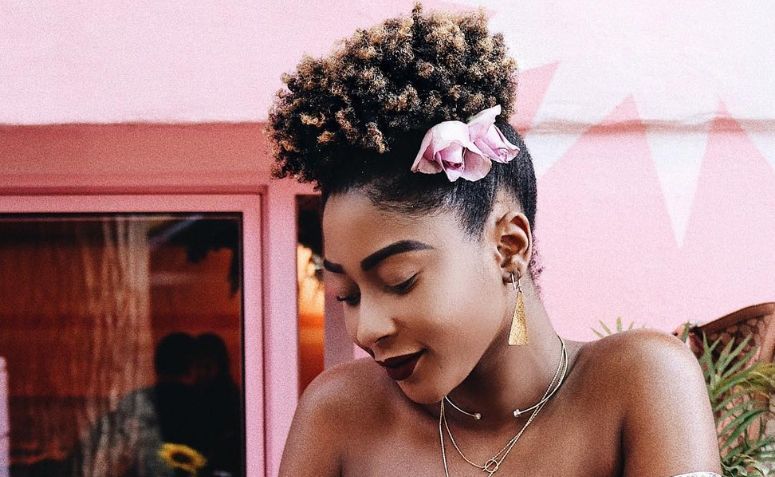 5 ideias de títulos:
1. Big Chop: O Guia Completo para o Grande Corte
2. Cortes de Cabelo para Big Chop: Inspire-se!
3. Pós-Big Chop: Cuidados Essenciais para Cabelos Naturais
4. Transição Capilar: Tudo Sobre o Big Chop e Seus Estilos
5. Big Chop: Transformação e Empoderamento Capilar