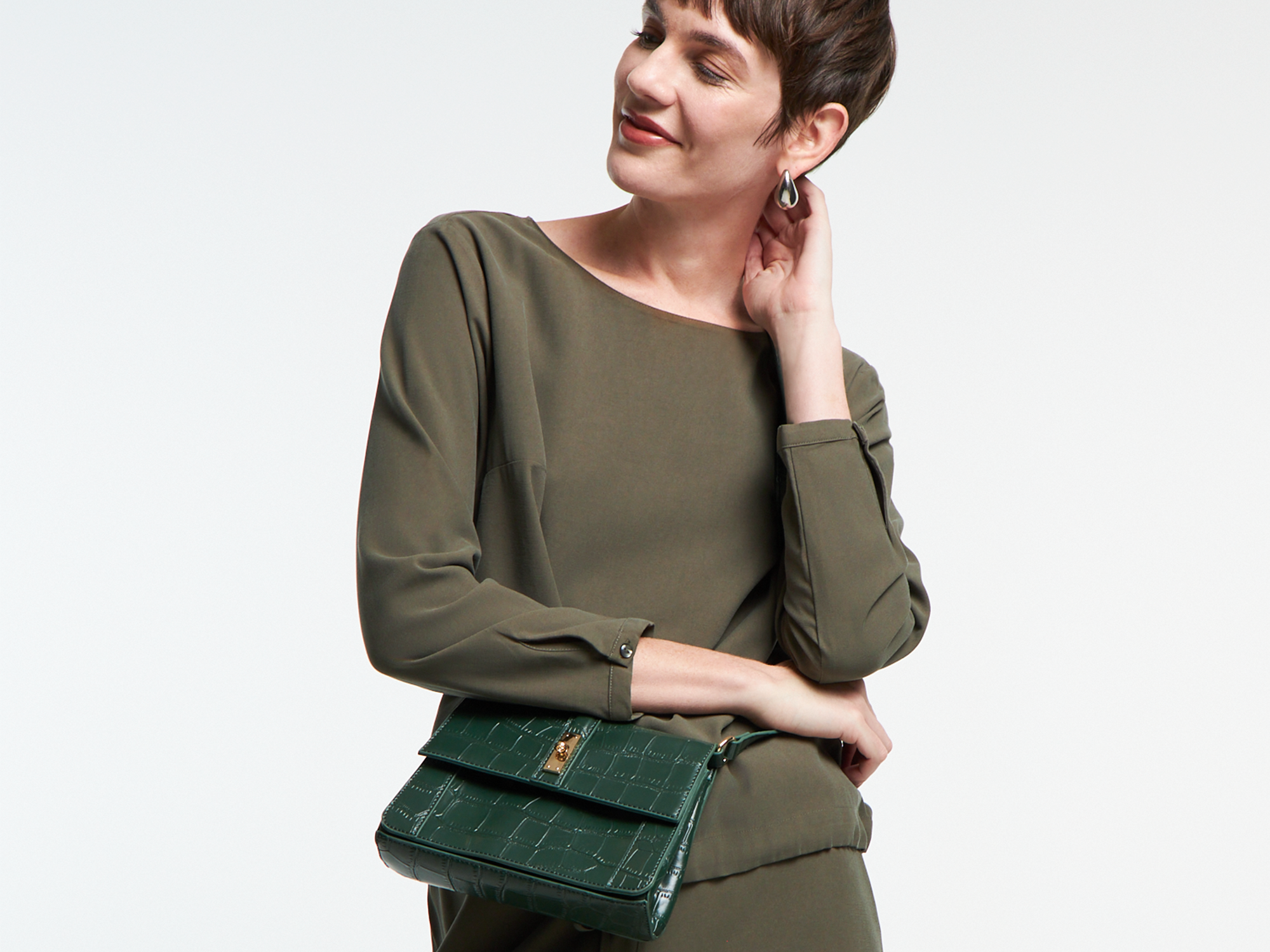 roupas que combinam com verde militar