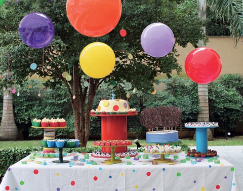 5 maneiras criativas de usar bolas decorativas na sua decoração