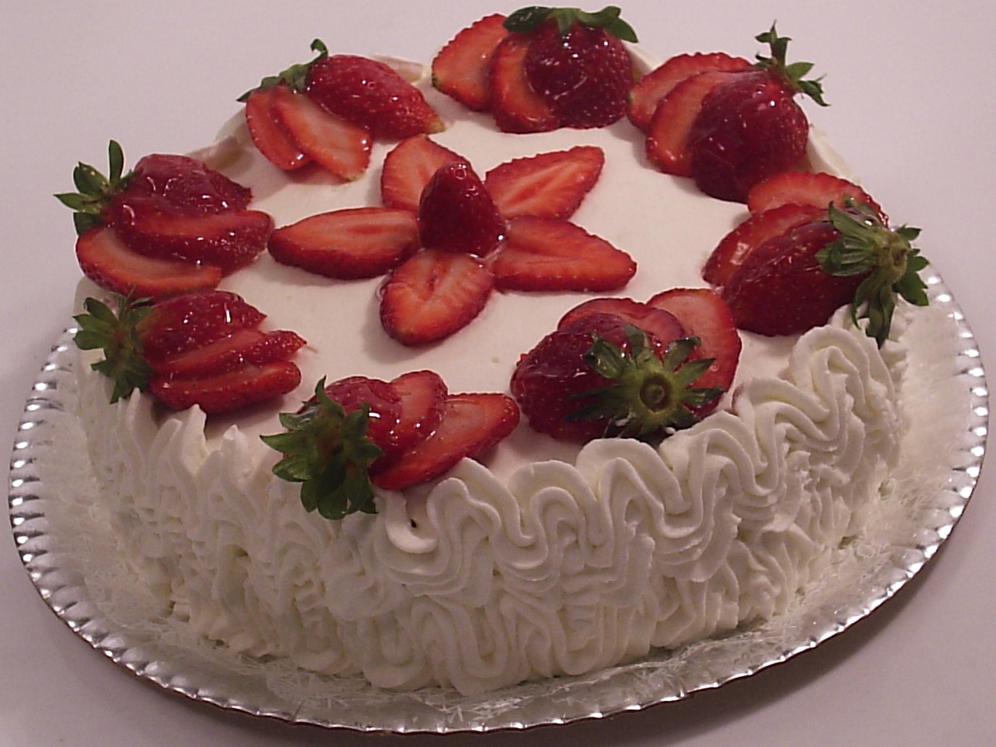 bolo de chantilly com morango