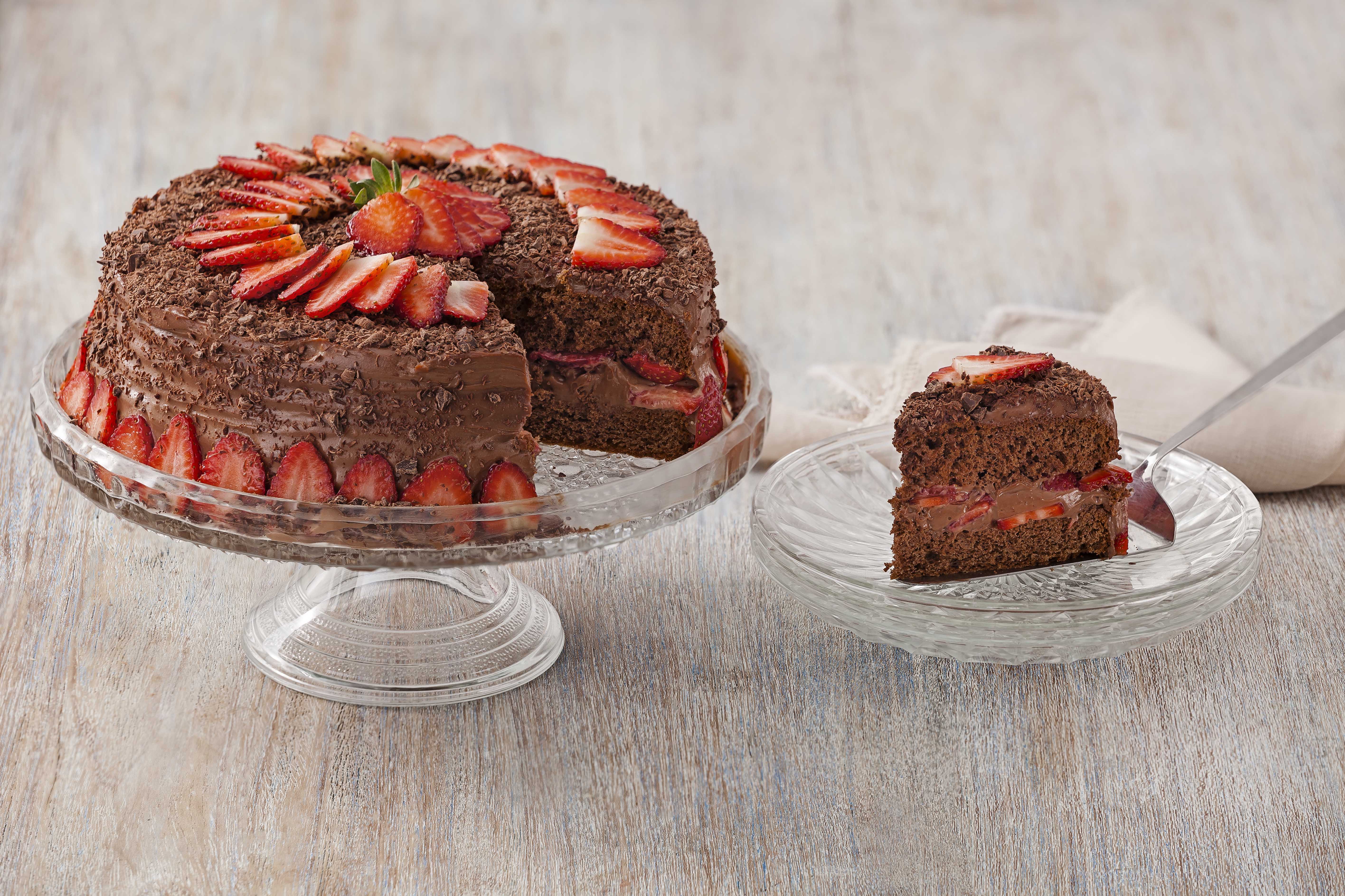 bolo de morango com brigadeiro