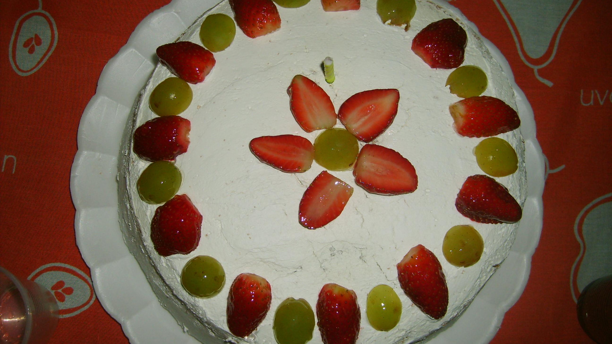 bolo de chantilly com morango