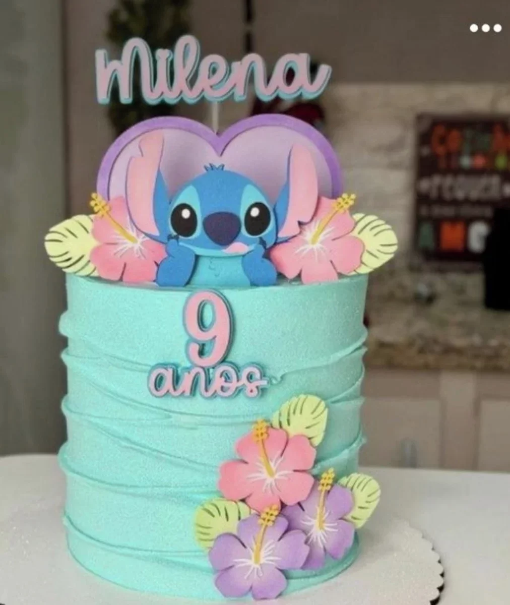 bolo decorado com chocolate