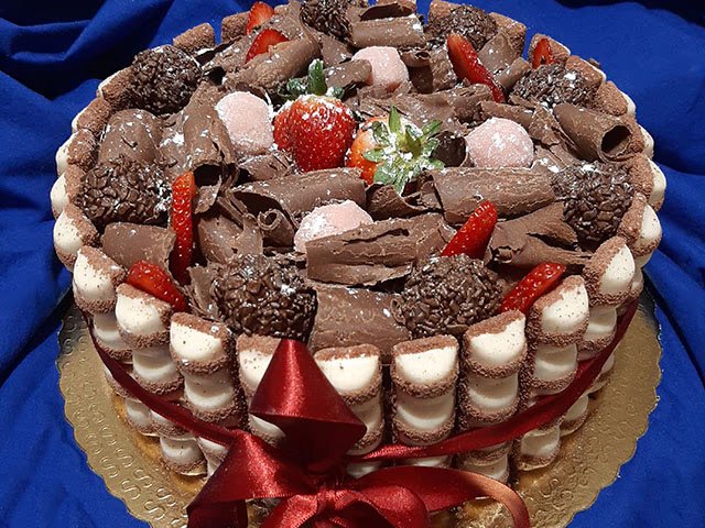 bolo decorado com chantilly