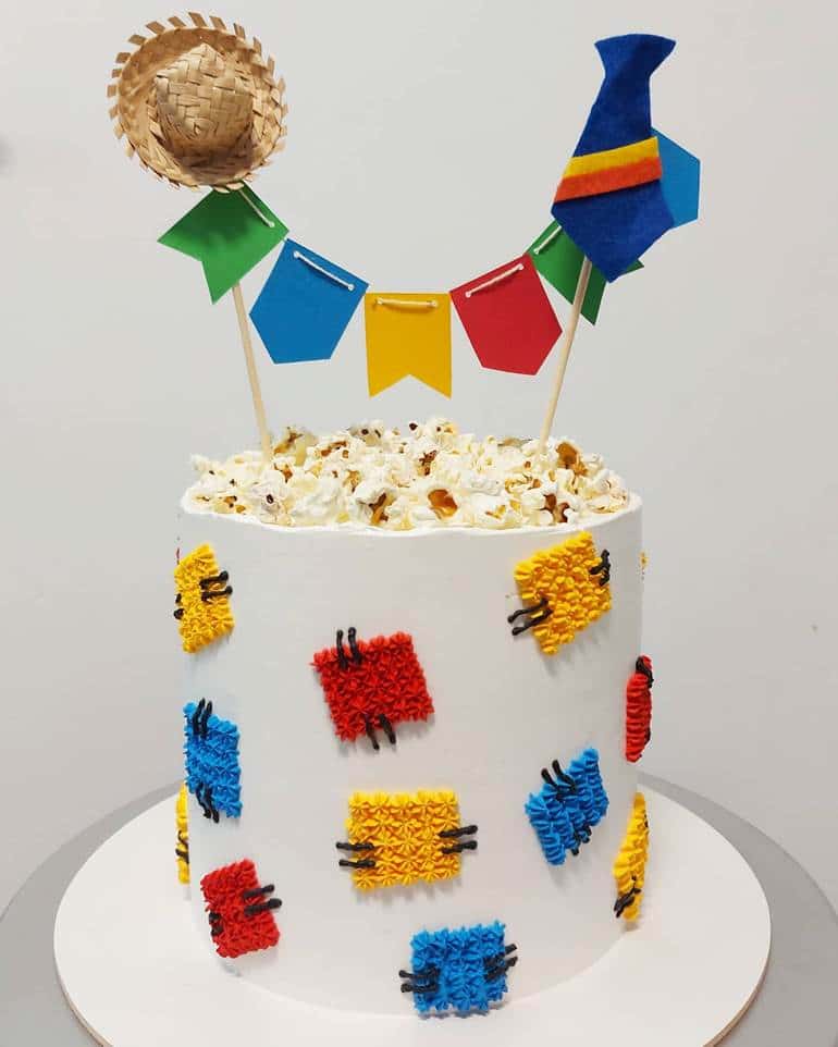 como fazer topo de bolo festa junina