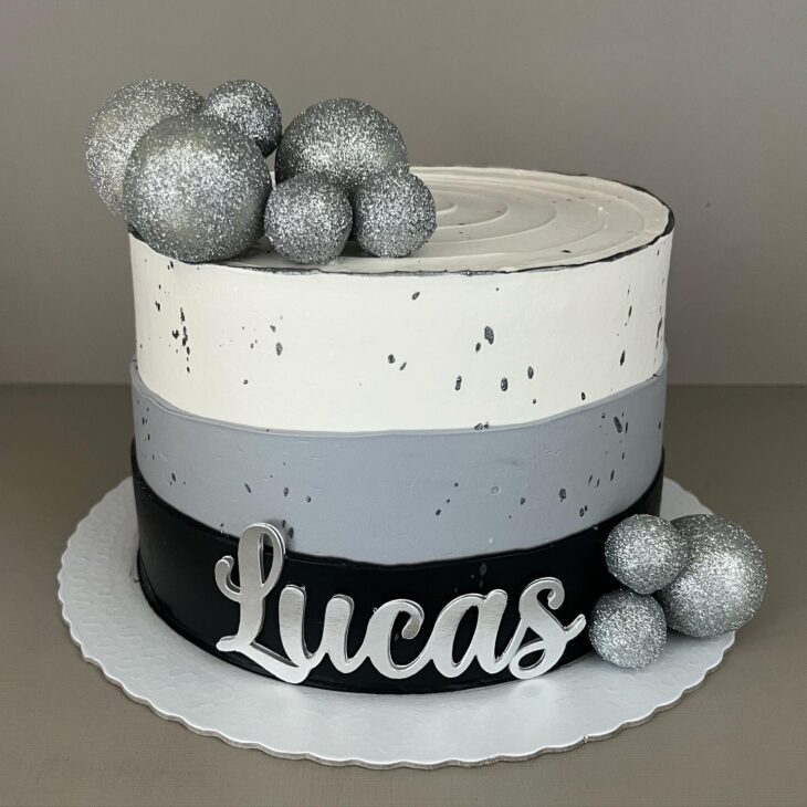 como fazer bolo masculino com tema de futebol