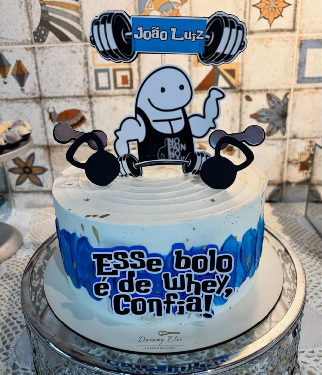 erros comuns ao decorar bolo masculino