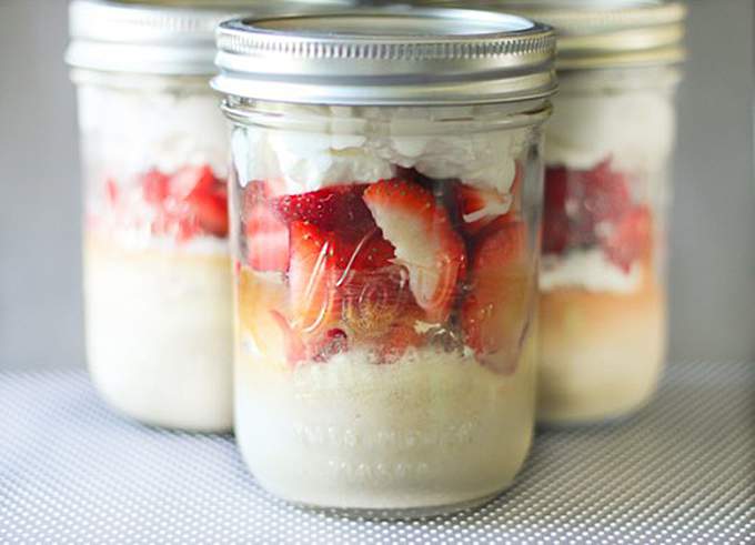 pote de vidro ou acrilico para bolo