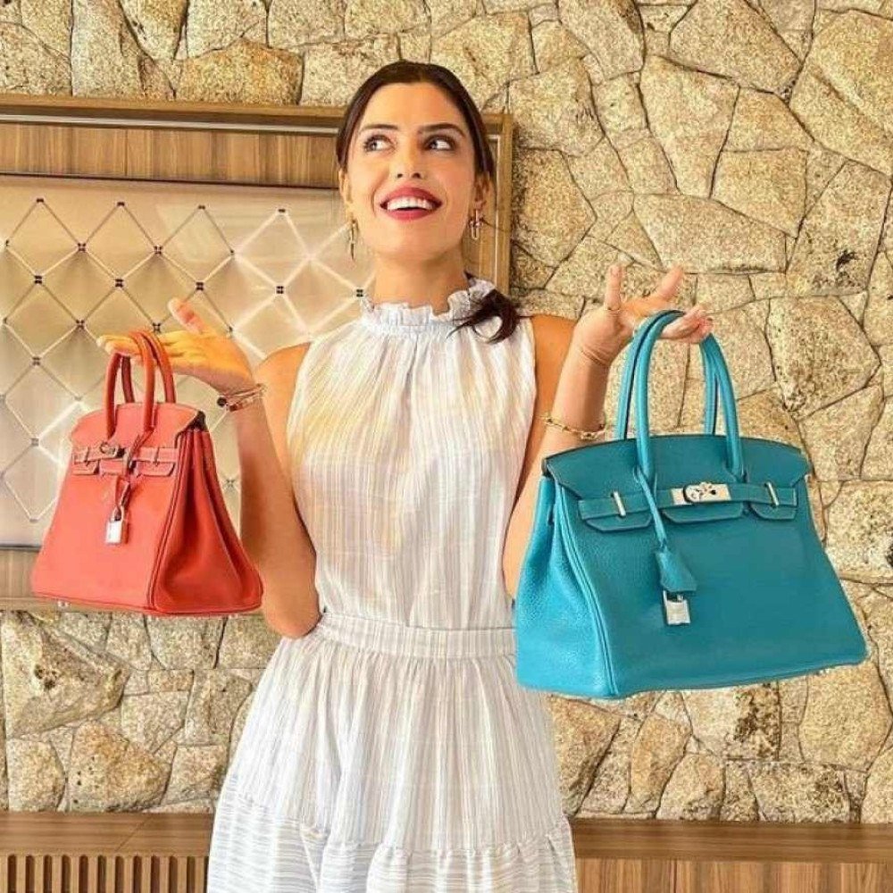 Chanel e Louis Vuitton: As Marcas de Bolsas de Luxo Mais Desejadas e Rentáveis; Desvendando o Mercado de Revenda: Por Que Bolsas de Luxo Superam o Preço de Varejo?; Bolsas de Luxo como Ativo: Entenda o Potencial de Valorização; Além do Estilo: Como Escolher Bolsas de Luxo para um Investimento Inteligente