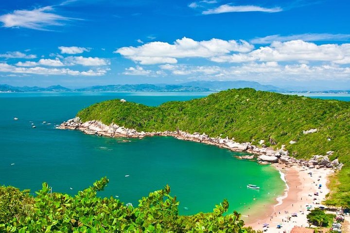 Bombinhas Além da Praia: Passeios de Barco e Aventura na Reserva do Arvoredo