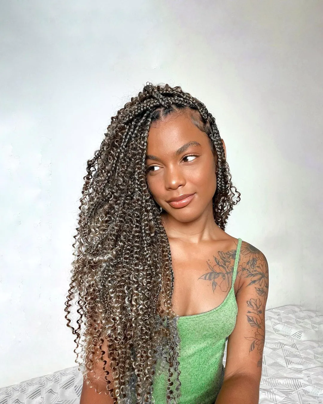 Box Braids com Cachos: Dicas Essenciais para Manter o Penteado Impecável por Mais Tempo