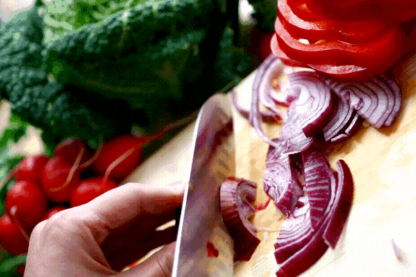 5 ideias de títulos:
1. Brunoise: O Guia Completo do Corte Francês Perfeito
2. Domine o Corte Brunoise: Dicas e Truques de Chef
3. Brunoise vs. Julienne: Entenda as Diferenças e Aplicações
4. Receitas que Brilham com o Corte Brunoise
5. A Importância do Corte Brunoise na Textura e Sabor dos Pratos