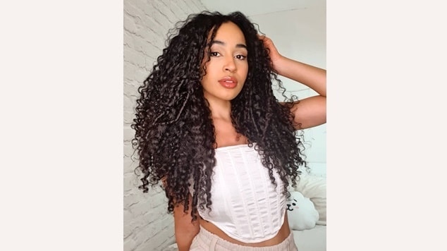 Fitagem Perfeita: O Passo a Passo para Cachos Definidos e Sem Frizz