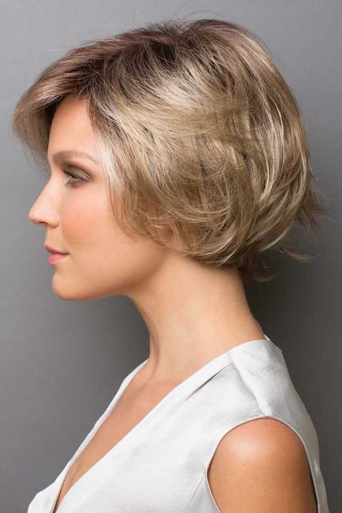 Como escolher o tom de luzes ideal para seu cabelo curto liso