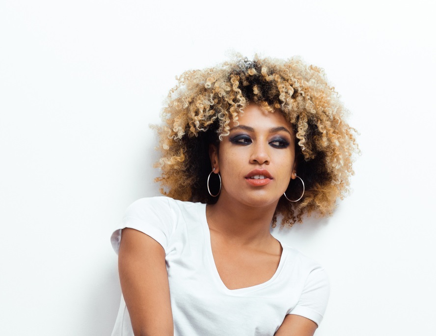 cabelo curto e loiro