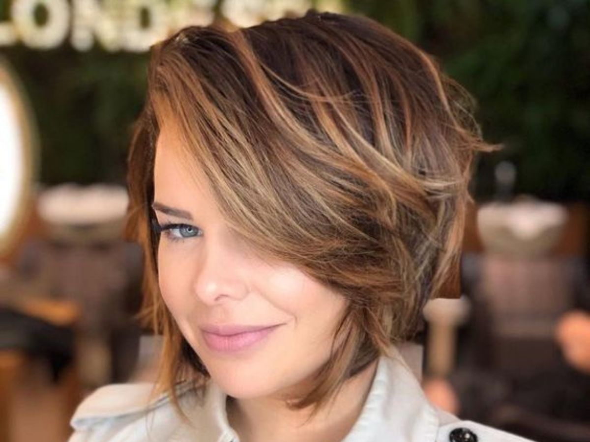 5 ideias de títulos:
1. Cortes de Cabelo Loiro Curto que Estão Bombando em 2024
2. Guia Completo: Como Manter Seu Cabelo Loiro Curto Saudável e Radiante
3. Os Tons de Loiro Perfeitos para Cabelos Curtos: Encontre o Seu!
4. Transformação Capilar: De Loiro Longo para Curto - Inspirações e Dicas
5. Cabelo Loiro Curto: A Tendência Que Une Praticidade e Estilo