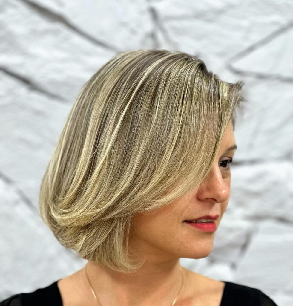 Camadas Invisíveis: O Segredo para Cabelos Lisos com Movimento Natural