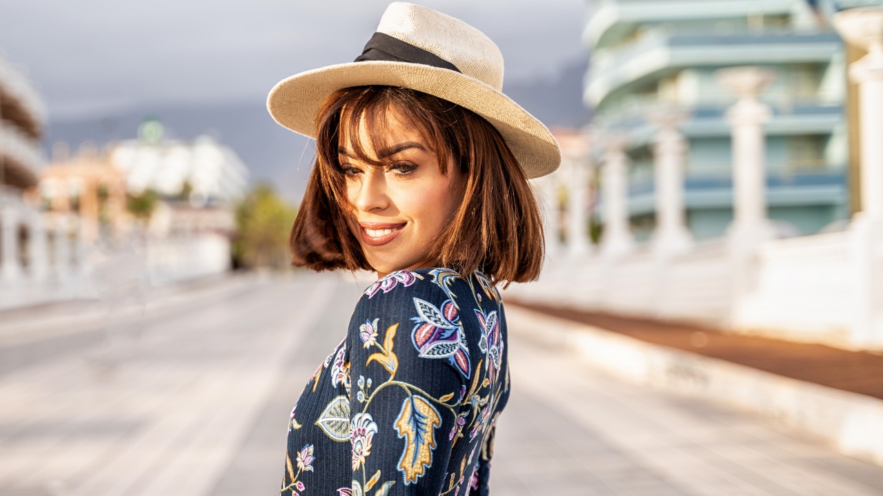 5 ideias de títulos:
1. Cabelo Curto com Franja: O Guia Completo para Transformar Seu Visual
2. As Melhores Franjas para Cabelo Curto: Encontre o Estilo Perfeito
3. Dicas Essenciais de Manutenção e Finalização para Franjas Curtas
4. Cabelo Curto com Franja: Tendências e Inspirações para Todos os Formatos de Rosto
5. Como Escolher a Franja Ideal para Seu Cabelo Curto e Formato de Rosto