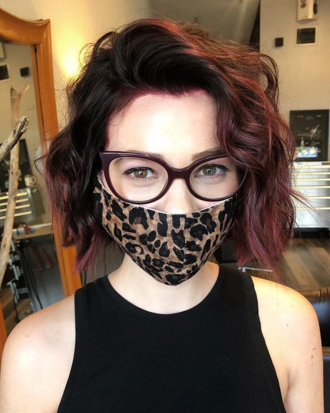 5 ideias de títulos:
1. Cabelo Curto com Franja: O Guia Completo para Transformar Seu Visual
2. As Melhores Franjas para Cabelo Curto: Encontre o Estilo Perfeito
3. Dicas Essenciais de Manutenção e Finalização para Franjas Curtas
4. Cabelo Curto com Franja: Tendências e Inspirações para Todos os Formatos de Rosto
5. Como Escolher a Franja Ideal para Seu Cabelo Curto e Formato de Rosto