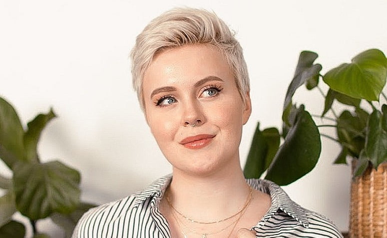 5 ideias de títulos:
1. Cabelo Curto Platinado: O Guia Completo para um Visual Moderno e Ousado
2. Os Melhores Cortes de Cabelo Curto para Realçar o Loiro Platinado
3. Desvendando os Segredos do Cabelo Platinado: Tons