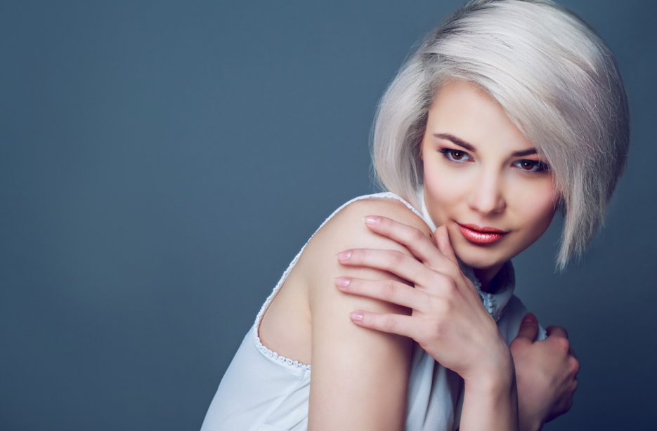 5 ideias de títulos:
1. Cabelo Curto Platinado: O Guia Completo para um Visual Moderno e Ousado
2. Os Melhores Cortes de Cabelo Curto para Realçar o Loiro Platinado
3. Desvendando os Segredos do Cabelo Platinado: Tons