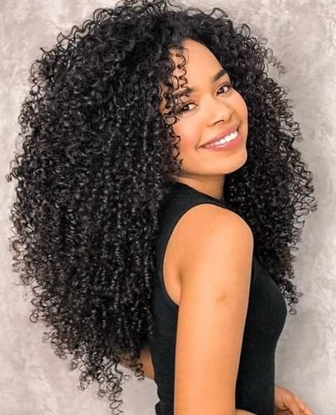 corte em U cabelo cacheado longo