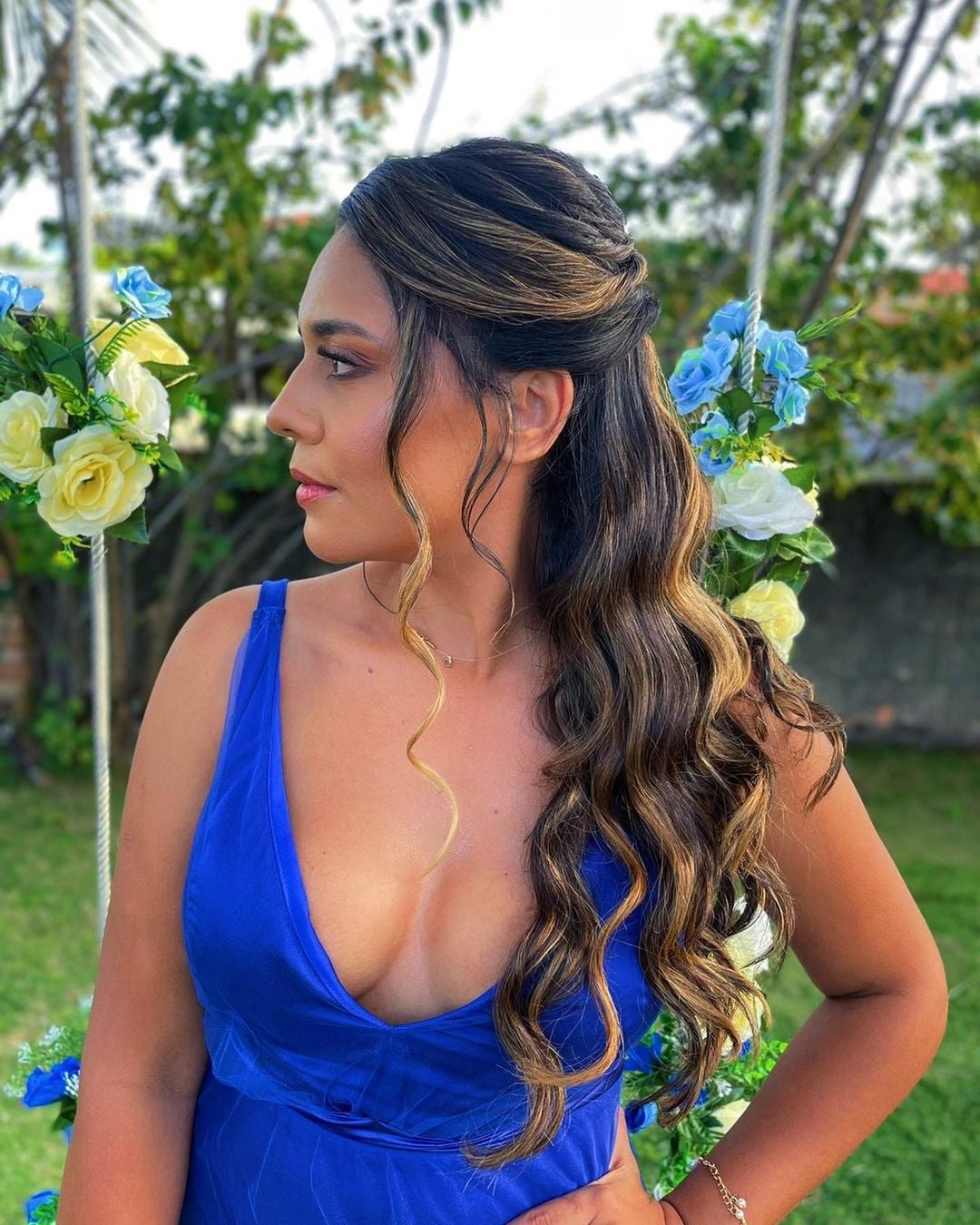 erros comuns ao escolher penteado de madrinha cabelo longo