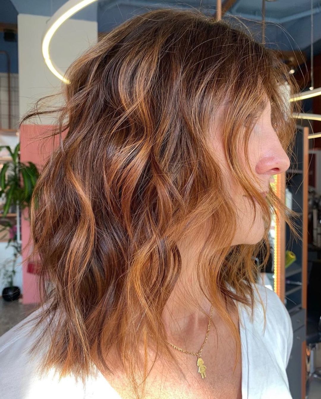 Cortes de cabelo médio que rejuvenescem: tendências e inspirações