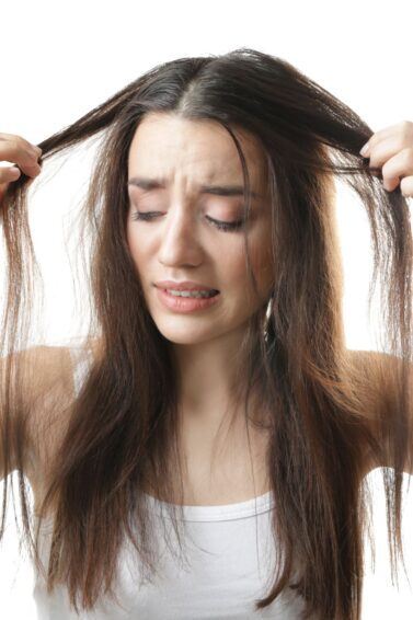 A Importância da Nutrição para Cabelos Quebradiços