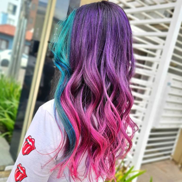 cabelo rosa e azul
