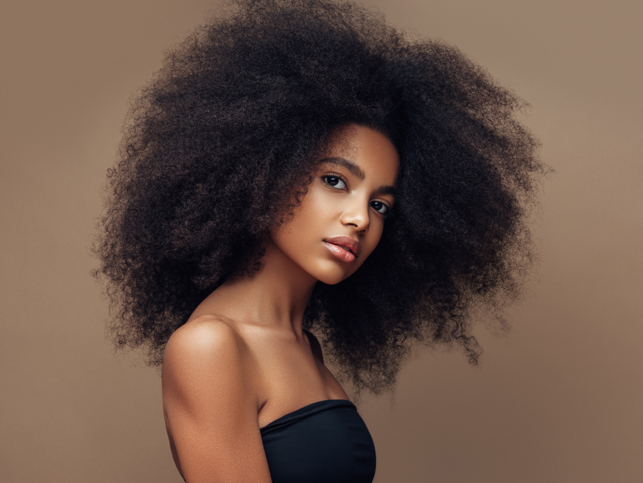 5 ideias de títulos:
1. Guia Completo: Desvendando os Segredos do Cabelo Afro (Tipos 4A