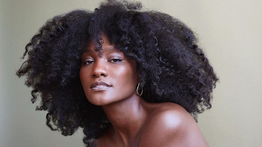 Nutrição e Proteção
4. Cortes Modernos e Estilos Tradicionais: Encontre o Penteado Afro Perfeito para Você
5. Desmistificando o Cabelo Crespo: Dicas Práticas para Saúde e Volume Duradouro